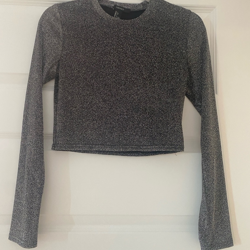 Forever 21 Women’s Shimmering Silver Long Sleeve Crop Top - Large
